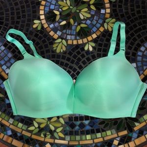 VICTORIA SECRET NO WIRE BRA - 36DD